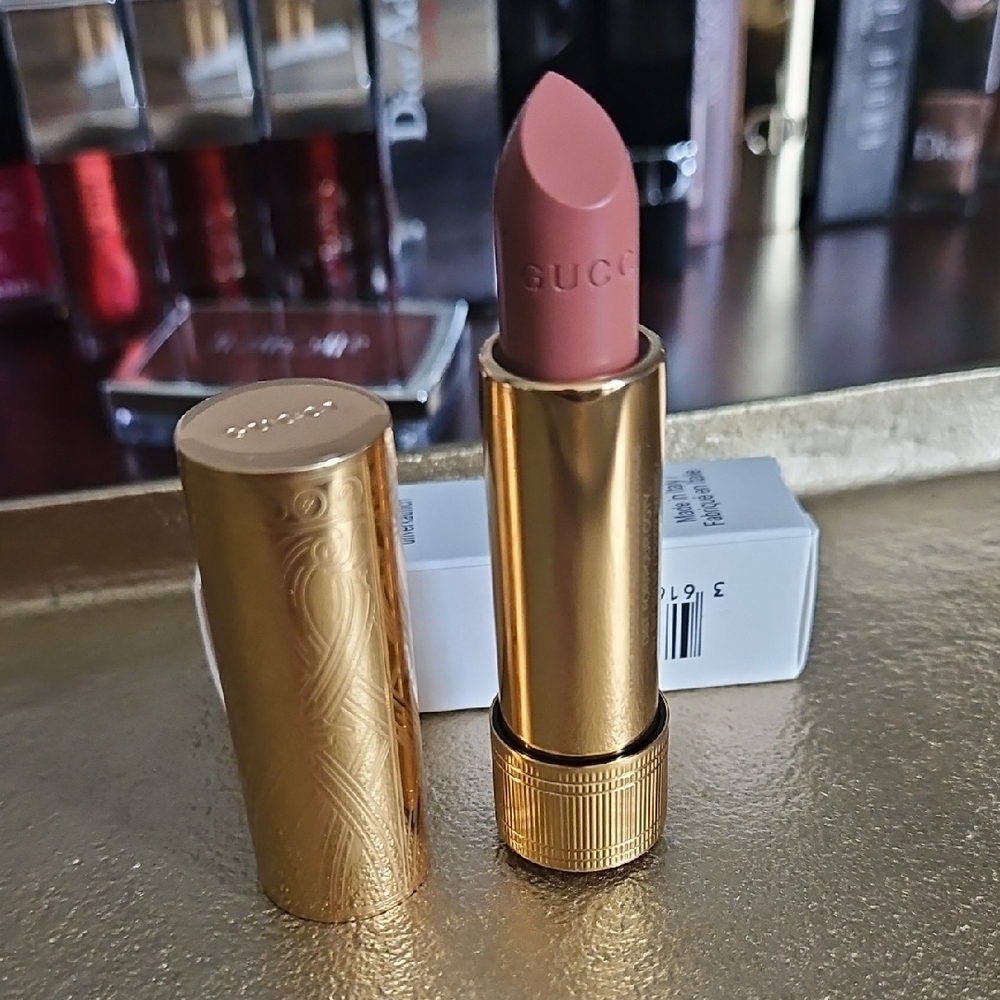 Gucci Gold Lipstick - Soft Mauve Elena Sand